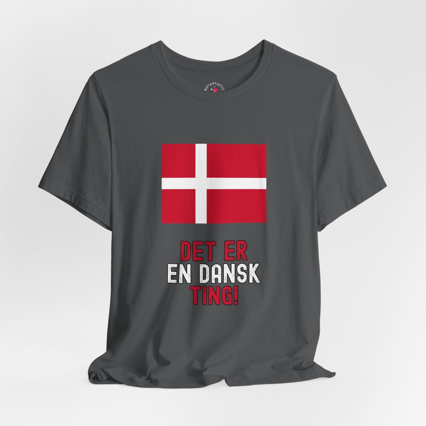 Danish Flag Tee – "Det er en dansk ting" Graphic T-Shirt